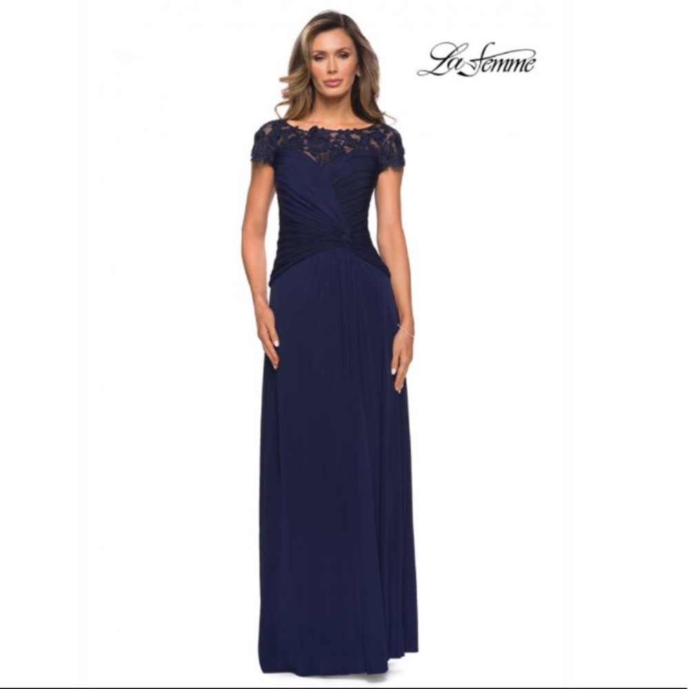 La Femme Ruched Jersey Short-Sleeve Gown